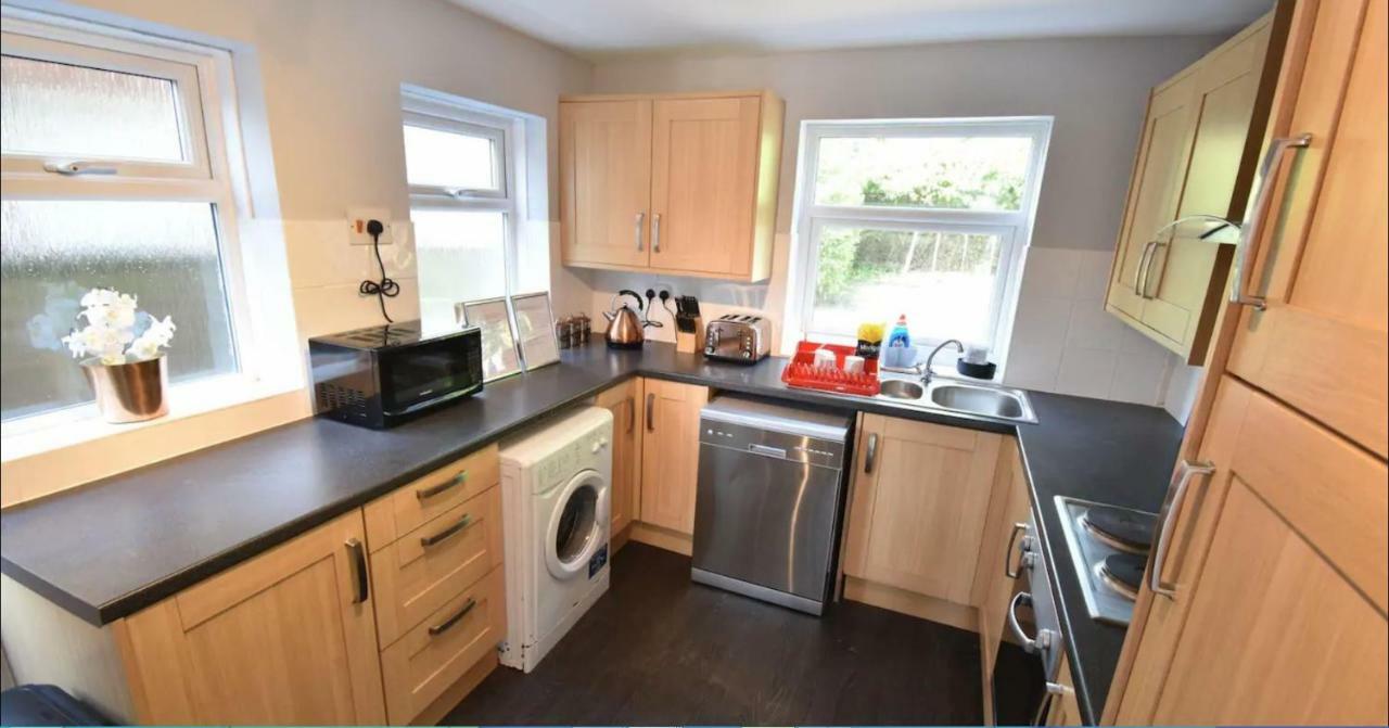 3-Bedroom Comfy Home In ソリフル エクステリア 写真